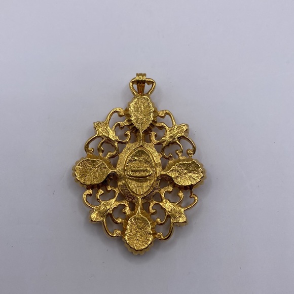 Vintage Avon Signed Cameo Pendant - Picture 3 of 5